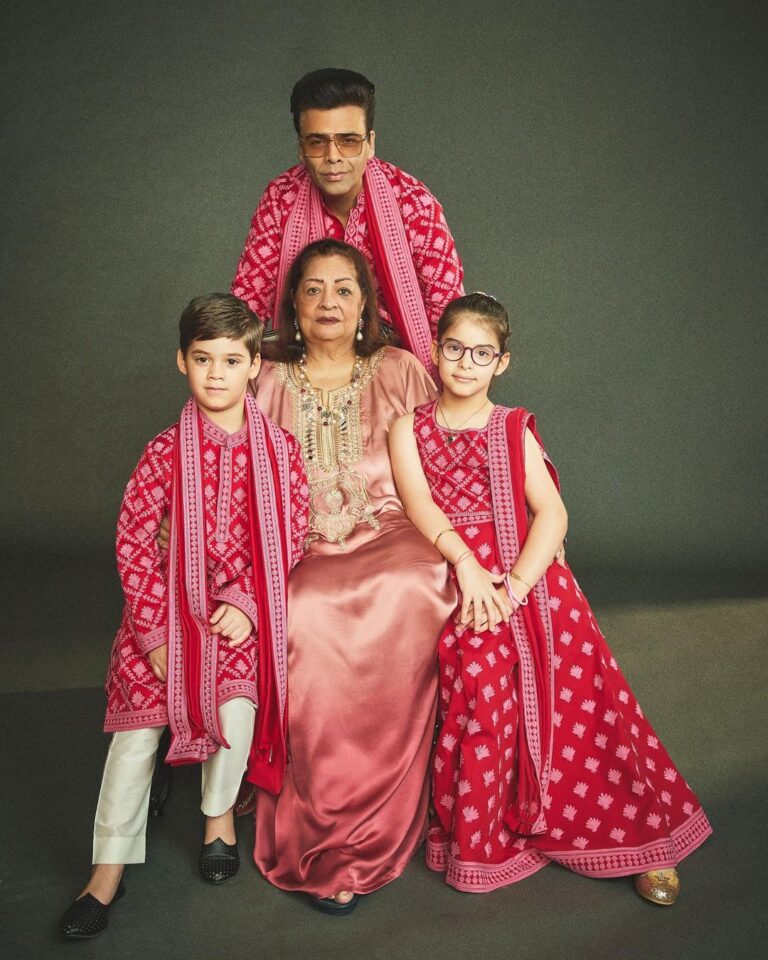 Karan Johar Instagram - Happy Diwali from my world to yours!!!! Thank you @manishmalhotra05 for our beautifully coordinated clothes … sending you all so much love and light ❤️❤️❤️❤️❤️❤️❤️❤️❤️❤️❤️