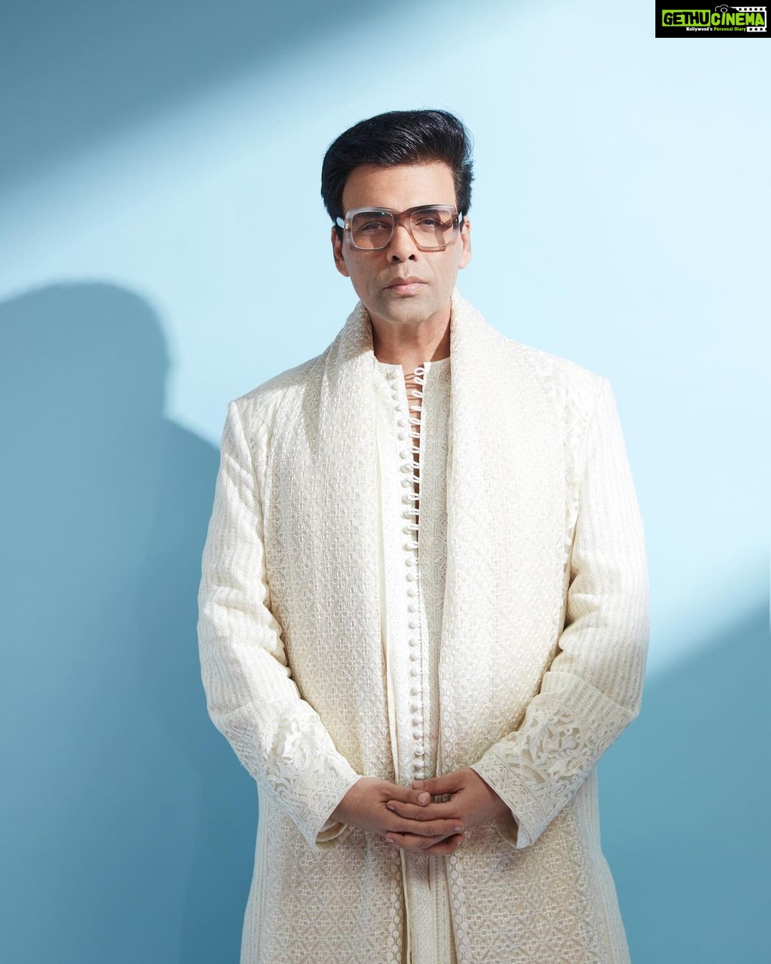 Karan Johar Instagram - The power of White light! In @farazmanan styled by @ekalakhani 📷 @rahuljhangiani