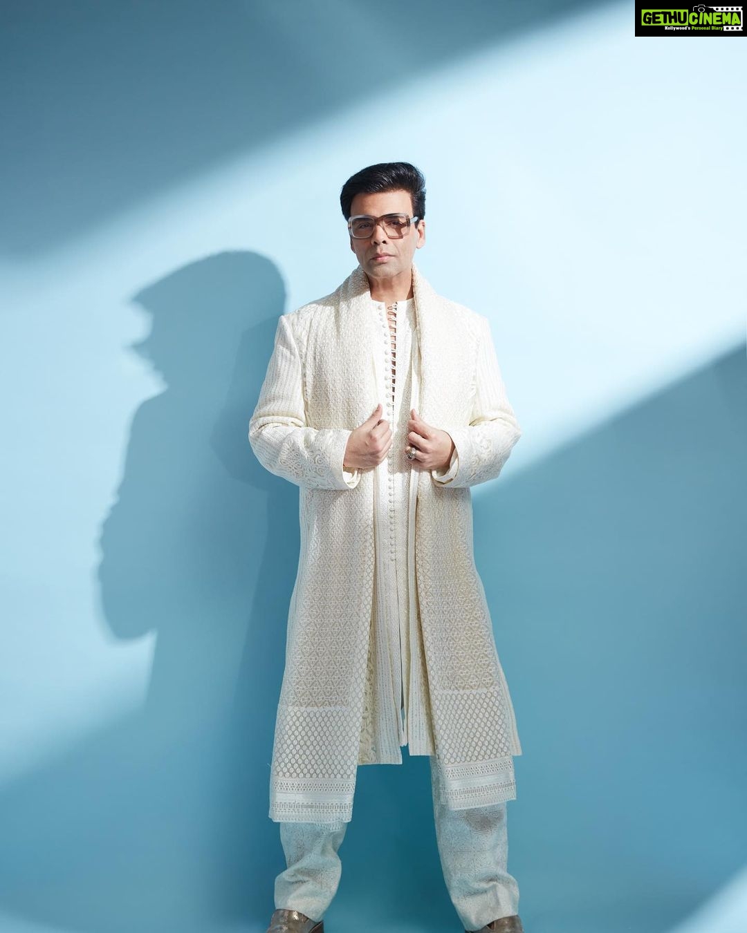 Karan Johar Instagram - The power of White light! In @farazmanan styled by @ekalakhani 📷 @rahuljhangiani