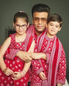 Karan Johar Instagram - Happy Diwali from my world to yours!!!! Thank you @manishmalhotra05 for our beautifully coordinated clothes … sending you all so much love and light ❤️❤️❤️❤️❤️❤️❤️❤️❤️❤️❤️