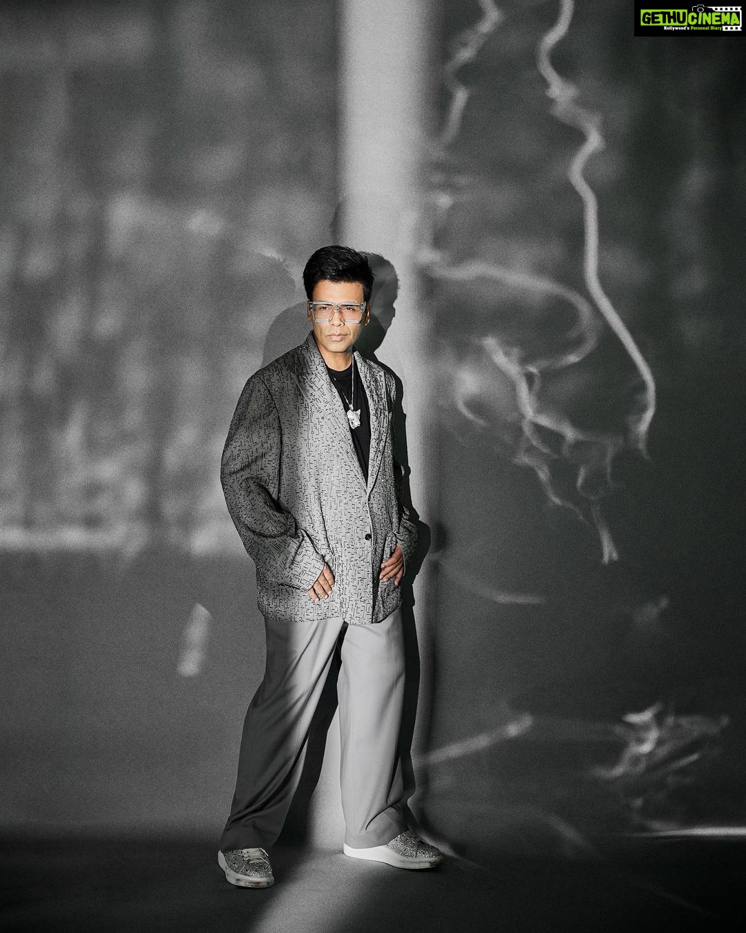 Karan Johar Instagram - Showing a JHALAK! In @manishmalhotra05 styled by @ekalakhani 📷 @sheldon.santos