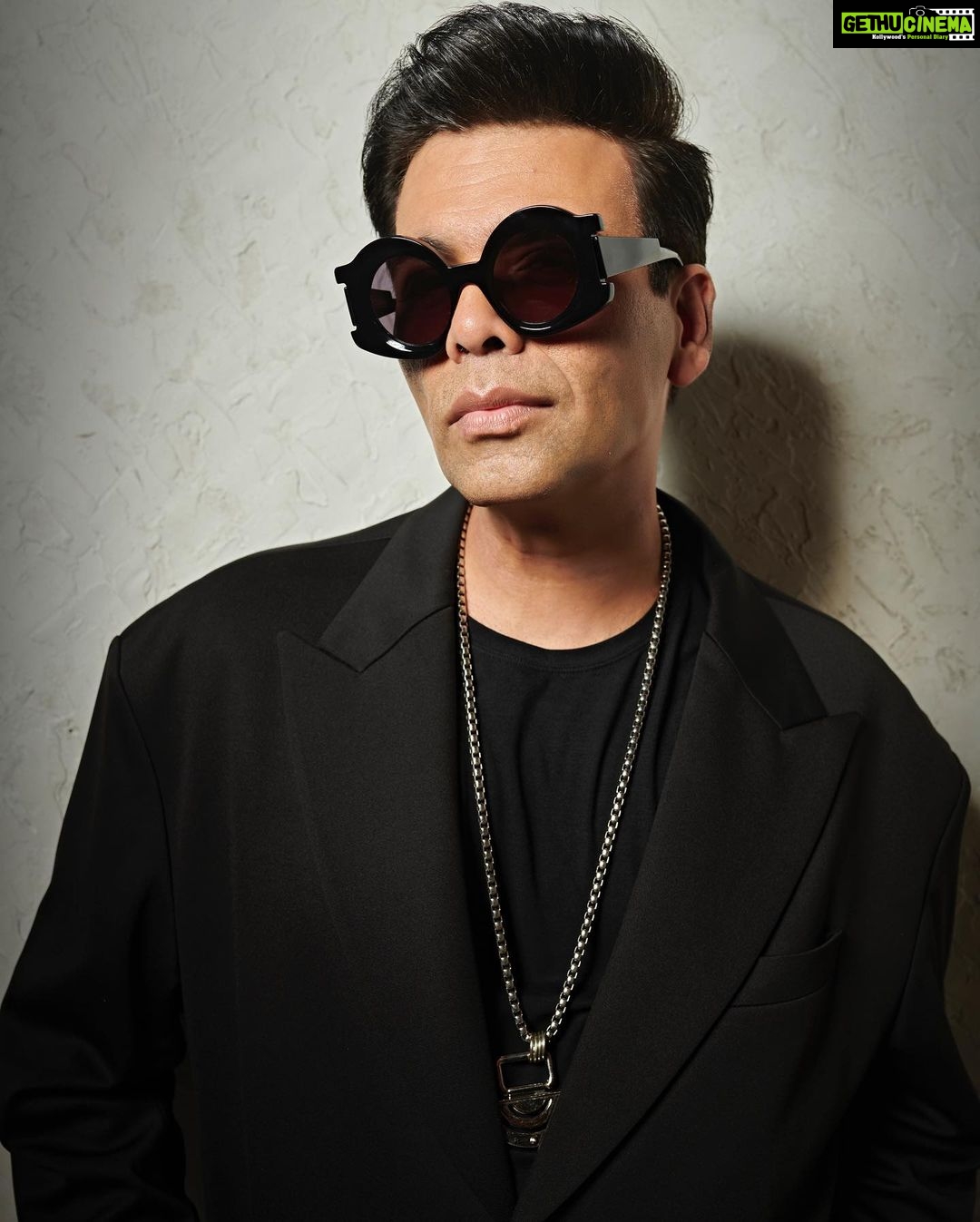 Karan Johar Instagram - In @_huemn styled by @ekalakhani ! Shot the AWARDS episode of #koffeewithkaran with a superb jury of content creators!! Can’t wait for you to meet them! 📷 @thehouseofpixels