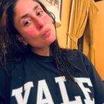 Kareena Kapoor Instagram - Obviously not been to YALE... but just posing and pouting in the tee shirt ❤️❤️🥰 #WednesdayWisdom 😅