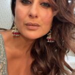 Kareena Kapoor Instagram - What happens in the vanity van… stays in the vanity van and our hips 🤣🤣🤣