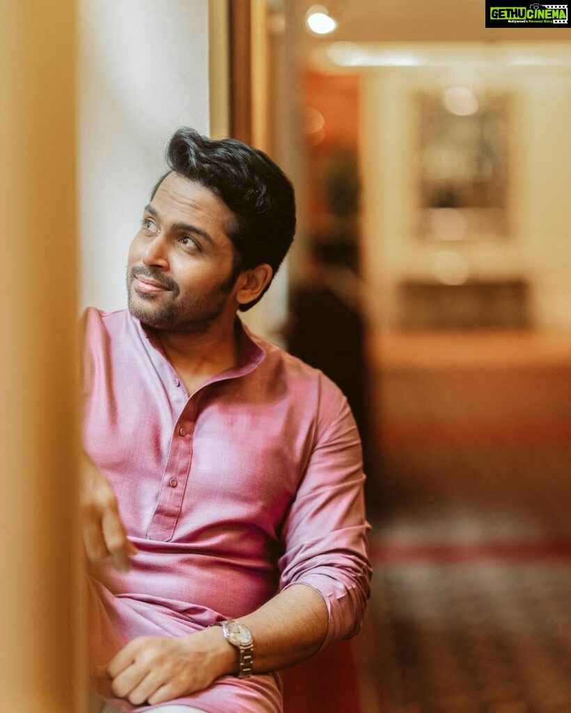 Karthi Instagram - Feeling so proud to be in our Most Beautiful Capital City. Thank you Delhi 😊 Styled By: @praveenraja Style team: @naushad_ahmed97 @inaz_farhan 📸 @arunprasath_photography