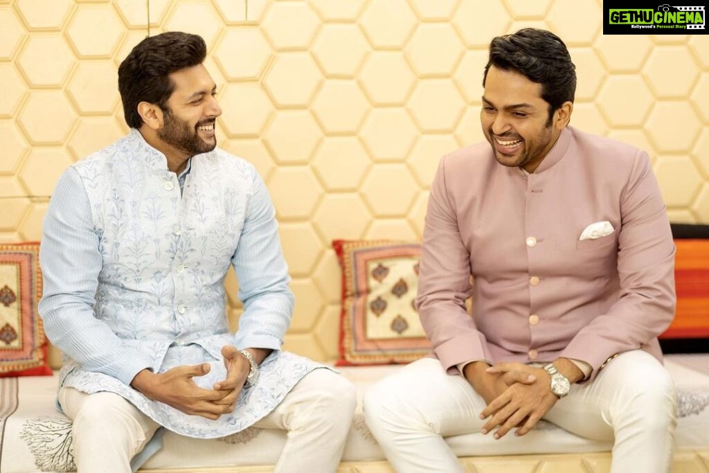 Karthi Instagram - PS and VT chilling before Kapil Sharma Show 😊 Karthi Styled By: @praveenraja Style team: @naushad_ahmed97 @inaz_farhan Jayam Ravi Styled by: @team___e Style team: @ekalakhani @malinikarthikeyan @themisvanessa @nivedidha_koliyot @nupur_p @arzoonagraik 📸 @arunprasath_photography