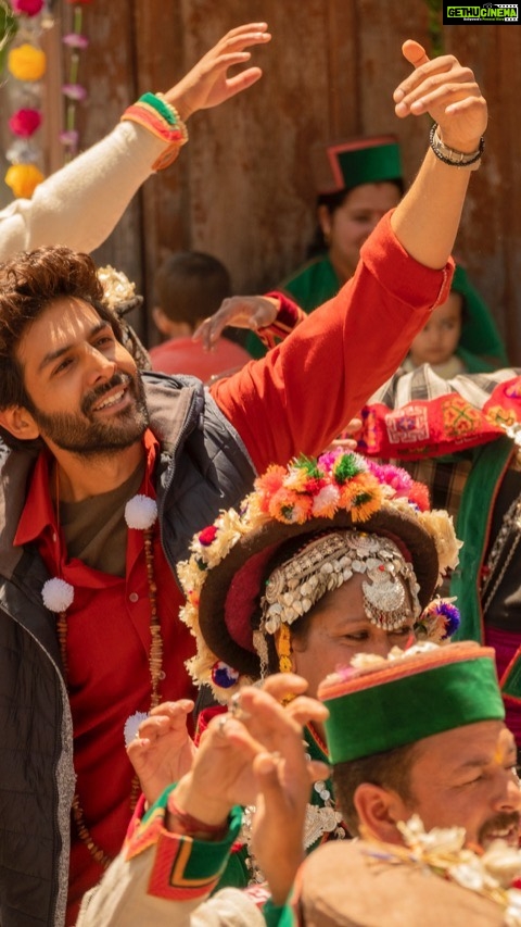 Kartik Aaryan Instagram - . #LoveAajKal β€οΈ Now Streaming on Netflix π€π» #Raghu πΊπ» #Veer π€ @netflix_in