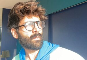 Kartik Aaryan Instagram - Kaise shave kar dun yaar ?
Yeh bhi sexy kam nahi hai 🤓