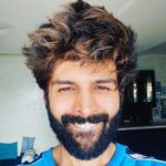 Kartik Aaryan Instagram - Happy Easter 🐣 from Sasta Bunny 🐰