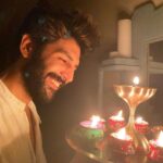 Kartik Aaryan Instagram - Together, Everything is Possible 🪔🙏🏻 #9Baje9Minutes