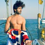 Kartik Aaryan Instagram - Udein jab jab Zulfein meri 👶🏻 You can Lockdown a Man You cant Lockdown his Hair Quarantine Zone