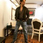 Kartik Aaryan Instagram - #Raghu 🖤 Jo Main hoon aur vo Jo main hona chahta tha Ye alag alag log hain Ye kabhi mil hi nahi paayein
