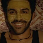 Kartik Aaryan Instagram - #GudduKiBidaai 🤣 My fav scene !! #LukaChuppi completes 1 year today @laxman.utekar sir🙏🏻 @kritisanon 😘 #DineshVijan❤ #1YearOfLukaChuppi