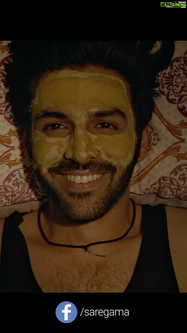 Kartik Aaryan Instagram - #GudduKiBidaai 🤣 My fav scene !! #LukaChuppi completes 1 year today @laxman.utekar sir🙏🏻 @kritisanon 😘 #DineshVijan❤ #1YearOfLukaChuppi