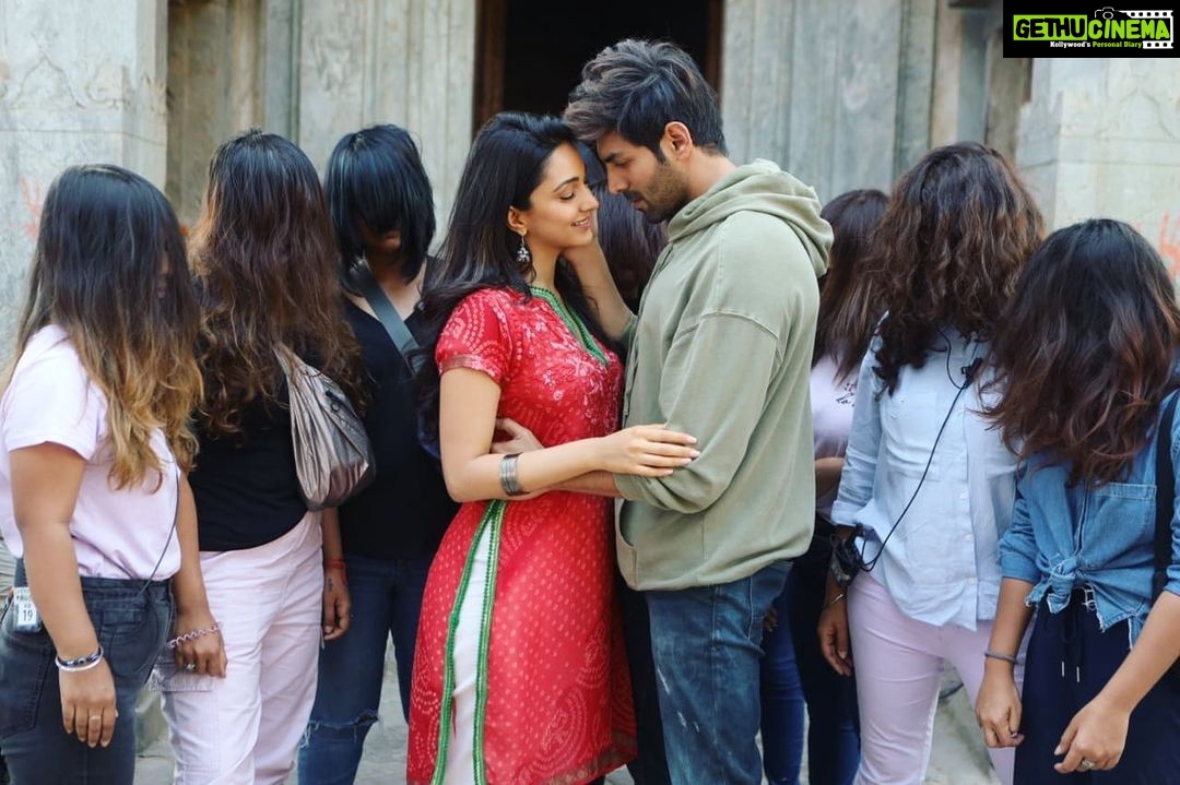 Kartik Aaryan - 1.5 Million Likes - Pyaar mein itne bhi andhe mat ho jao,
Ki Chudail bhi na dikhein 😍🤣
#BhoolBhulaiyaa2 ☠️🔥