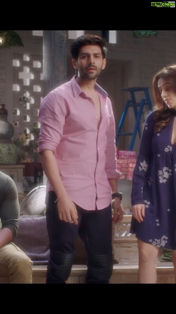 Kartik Aaryan Instagram - . #Sonu ...KTKS 😂 Iss din jo ladayi shuru hui thi ab tak nahi ruki #SonuKeTituKiSweety 🙏🏻 #2YearsOfSonuKeTituKiSweety ❤️🤟🏻🤟🏻