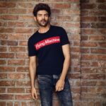 Kartik Aaryan Instagram - Flying Machine 🦅 . . 📸- @warwicksaint