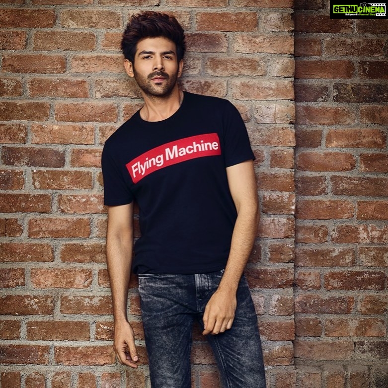 Kartik Aaryan Instagram - Flying Machine 🦅 . . 📸- @warwicksaint