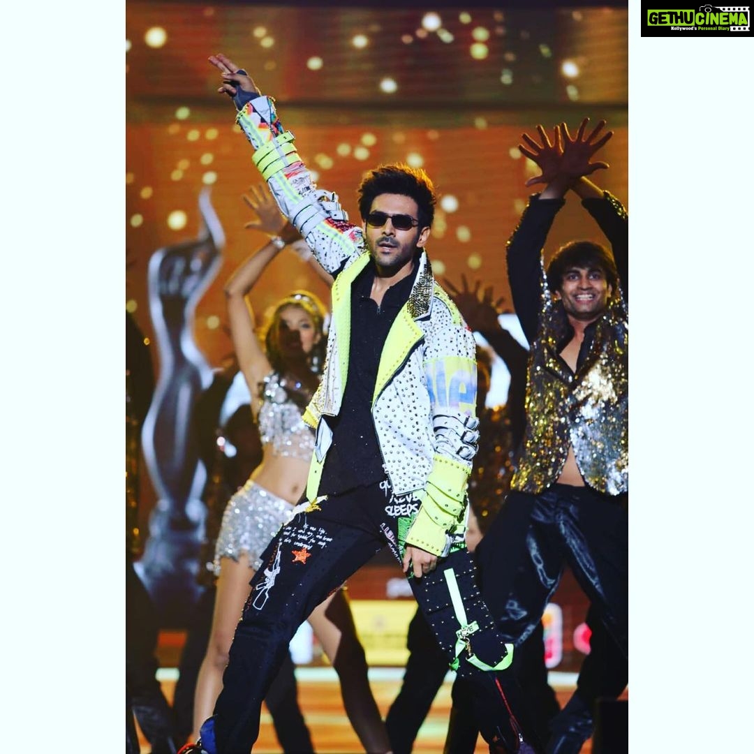 Kartik Aaryan Instagram - Ekko ek kahaani bas badle zamaana🕺🏻🔥 @filmfare