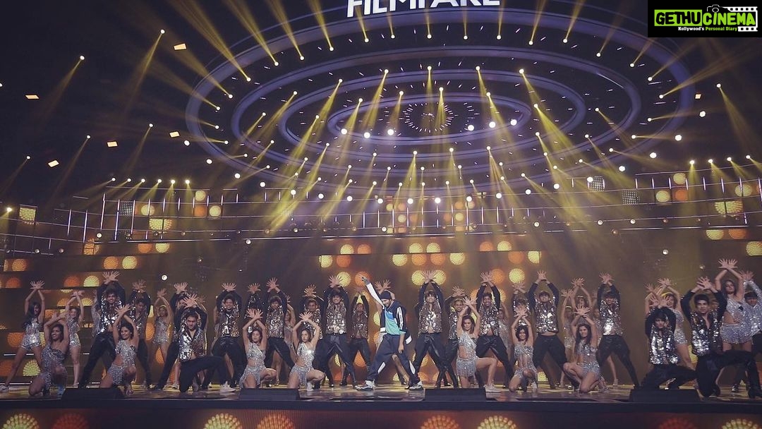 Kartik Aaryan Instagram - Awards show nahi hai, FILMFARE feeling hai, feeling !! Guwahati