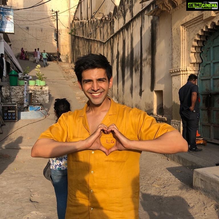 Kartik Aaryan Instagram - Happy Valentine’s day Raghu ki taraf se ❤️ #LoveAajkal