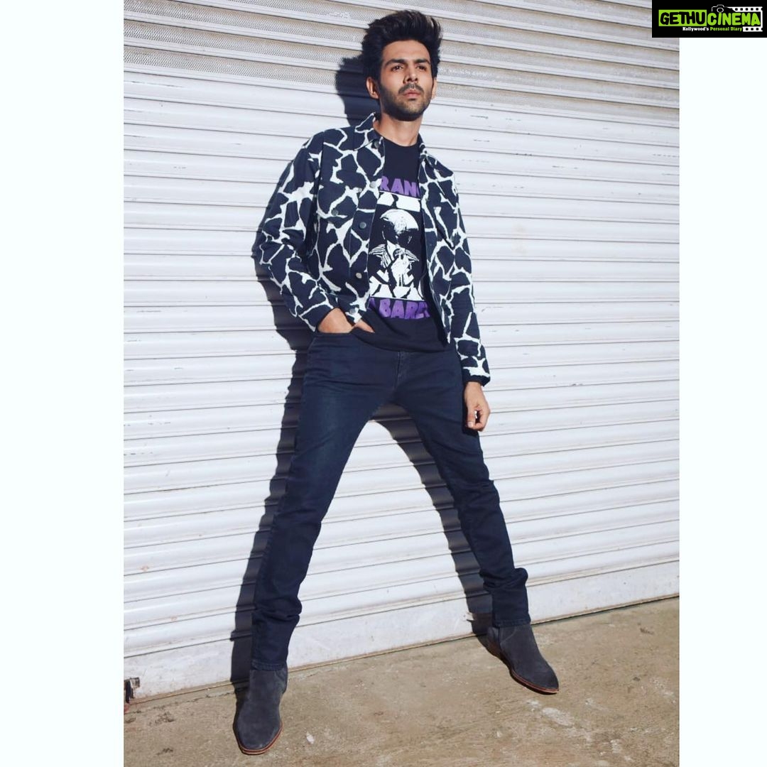 Kartik Aaryan Instagram - ❤️ #LoveAajkal shuru 😈