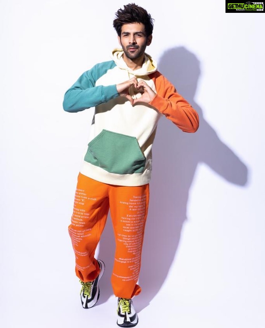 Kartik Aaryan Instagram - हैप्पी रिपब्लिक डे 🇮🇳 जय हिन्द ❤️