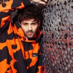 Kartik Aaryan Instagram - I see you 👀 🧡 #Veer #LoveAajkal