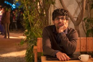 Kartik Aaryan Instagram - Meet my other half #Veer 👨🏻‍💻🤓🔥 #Aaj #2020 Koffee With Veer ☕️ !! Kaun chalna chahega ? #LoveAajkal 💕