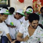 Kartik Aaryan Instagram - Christmas wid Bacha Party 🤗❤️ Thank you @smilefoundationindia Mumbai, Maharashtra