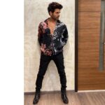 Kartik Aaryan Instagram - Dear Santa I was good at being naughty Does that count 🎄 Mumbai, Maharashtra