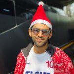 Kartik Aaryan Instagram - Y fear when Santa is here Kis kis ko gift chahiye Mumbai, Maharashtra