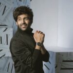 Kartik Aaryan Instagram - Style that never loses track of time⌚🤘🏻 @ArmaniExchange #AXTime #ArmaniExchange #AXChange