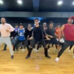 Kartik Aaryan Instagram - Munna Badnaam hua ‘BHAI’ ke Liye @beingsalmankhan ❤️ @aslisona 😘 #MunnaBadnaamHuaChallenge 🤟🏻🕺🏻 Aur ab #ChintuTyagi challenge karte hai apni Patni aur Woh ko @bhumipednekar @ananyapanday 💃🏻💃🏻 Mumbai, Maharashtra