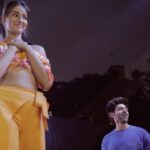 Kartik Aaryan Instagram - Ik tu hi yaar mera Mujhko kya duniya se lena 🎶 @ananyapanday #PatiPatniAurWoh in theatres 👫💃🏻 #TuHiYaarMera