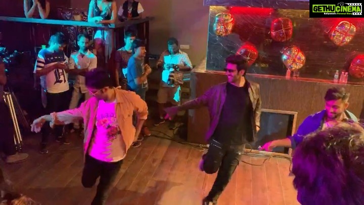 Kartik Aaryan Instagram - #DheemeDheeme #Ghungroo toot gayeπΊπ»π€π» Cant control my excitement with ur response to #PatiPatniAurWoh π«ππ» @boscomartis π₯