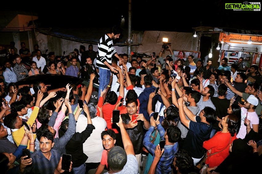 Kartik Aaryan Instagram - Overwhelmed ❤️ #ChintuTyagi #PatiPatniAurWoh 🙏🏻🙏🏻 Mumbai, Maharashtra