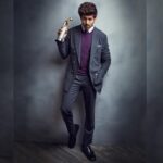 Kartik Aaryan Instagram - Filmfare HotStepper of the Year Award 🔥 #FilmfareGlamourAndStyleAwards 🤟🏻 Thank you @jiteshpillaai and the whole team of @filmfare ❤️ This Award belongs to My team @the.vainglorious @milankepchaki @vickysalvi22 😘 Thank u for always being there 😎
