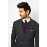 Kartik Aaryan Instagram - Looking at you Swipe Right 👀 Mumbai, Maharashtra