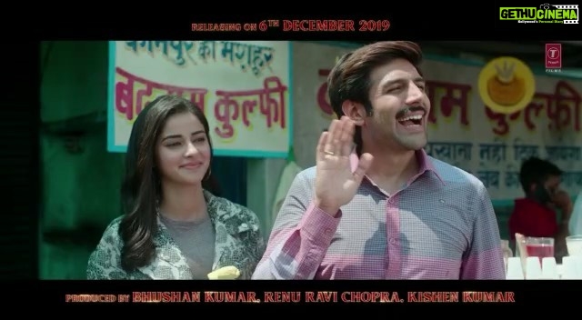 Kartik Aaryan Instagram - Miliye #ChintuTyagi ke Pitaji se Retired Arvind Tyagi hain Late Arvind Tyagi na ho jayein๐๐ป .. #BadnaamKulfi #ChintuTyagi #PatiPatniAurWoh ๐ซ๐๐ป THIS FRIDAY !!! #6thDecember #4DaysToGo @bhumipednekar @ananyapanday @mudassar_as_is @bhushankumar @junochopra @brstudiosllp @tseriesfilms @tseries.official Juhu, Maharashtra, India