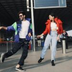 Kartik Aaryan Instagram – #DheemeDheemeChallenge has reached d next level 🔥
@deepikapadukone 💃🏻🕺🏻
Too much fun 🎶 Terminal 2 Chatrapati Shivaji Terminal Mumbai