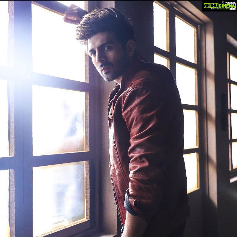 Kartik Aaryan Instagram - Tere Bin Main Kis Kaam Di Sochiya Nai Marjane ne 🎶 #Dilbara ❤️ Link in Bio 🔥 Mumbai, Maharashtra
