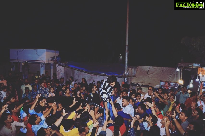 Kartik Aaryan Instagram - Overwhelmed ❤️ #ChintuTyagi #PatiPatniAurWoh 🙏🏻🙏🏻 Mumbai, Maharashtra