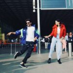 Kartik Aaryan Instagram - #DheemeDheemeChallenge has reached d next level 🔥 @deepikapadukone 💃🏻🕺🏻 Too much fun 🎶 Terminal 2 Chatrapati Shivaji Terminal Mumbai