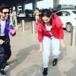Kartik Aaryan Instagram - #DheemeDheemeChallenge has reached d next level 🔥 @deepikapadukone 💃🏻🕺🏻 Too much fun 🎶 Terminal 2 Chatrapati Shivaji Terminal Mumbai