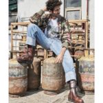 Kartik Aaryan Instagram - #ChintuTyagi on Fire 🔥 🔥 . . #PatiPatniAurWoh #6thDecember #PoseLikeKartikAaryan Mumbai, Maharashtra