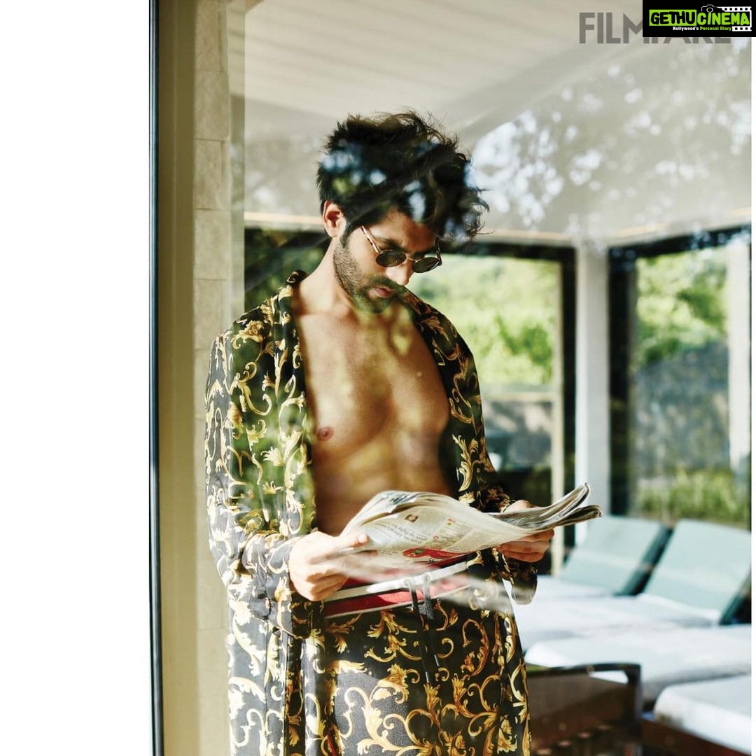 Kartik Aaryan Instagram - Morning 🍕🍔🍟☕️🙇🏻♂️ @filmfare Chandigarh, India