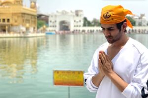 Kartik Aaryan Instagram - गुरपुरब दी, आप सबनु, लख - लख वधाई ! Amritsar Golden Temple