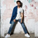 Kartik Aaryan Instagram - Sunday Offer #ChintuTyagi For Sale 🎈 . . #PatiPatniAurWoh #PoseLikeKartikAaryan Mumbai, Maharashtra