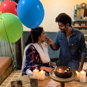 Kartik Aaryan Instagram - Jab Mummy Papa ne bday pe surprise kiya ...❤️🥺